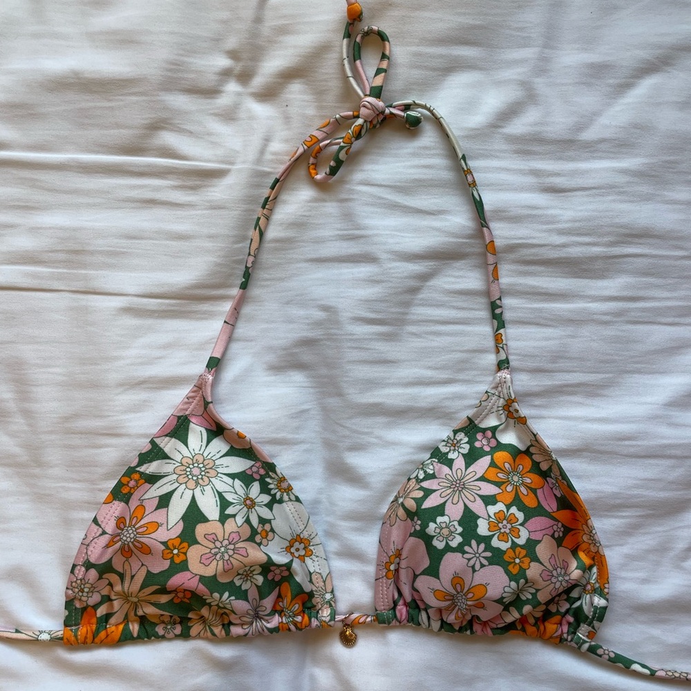 Cotton On floral bikini top in size s.